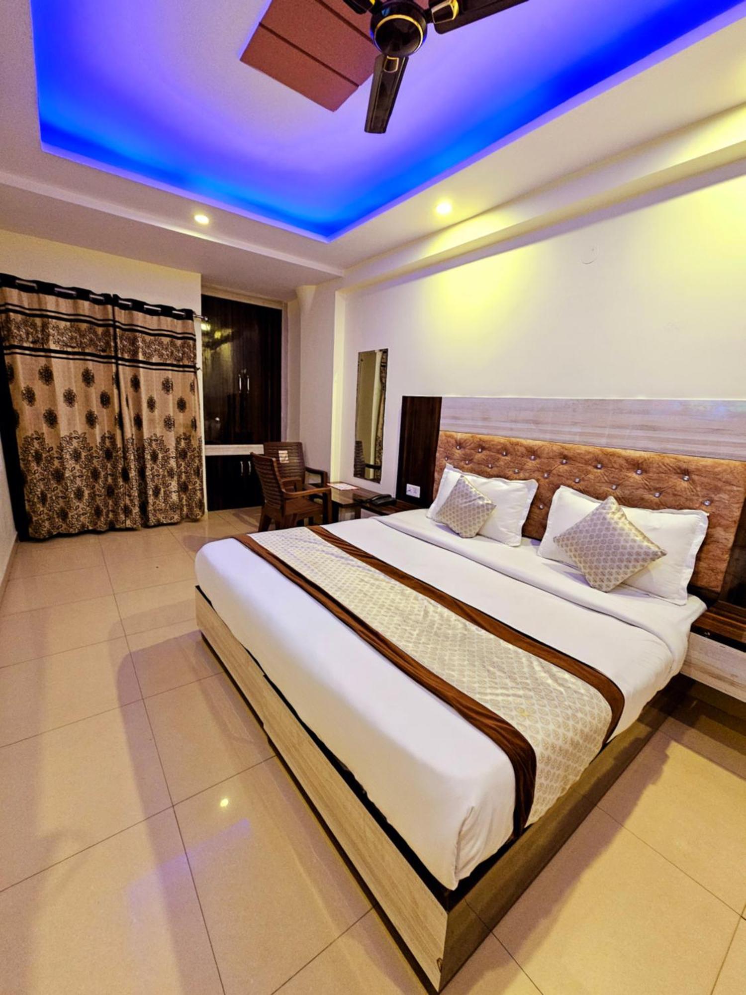 Hotel Crystal Inn Plaza Delhi Airport Нью-Делі Екстер'єр фото